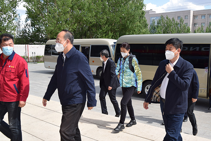 吉林省委常委、常務(wù)副省長吳靖平蒞臨鵬鴻生產(chǎn)基地督導(dǎo)調(diào)研